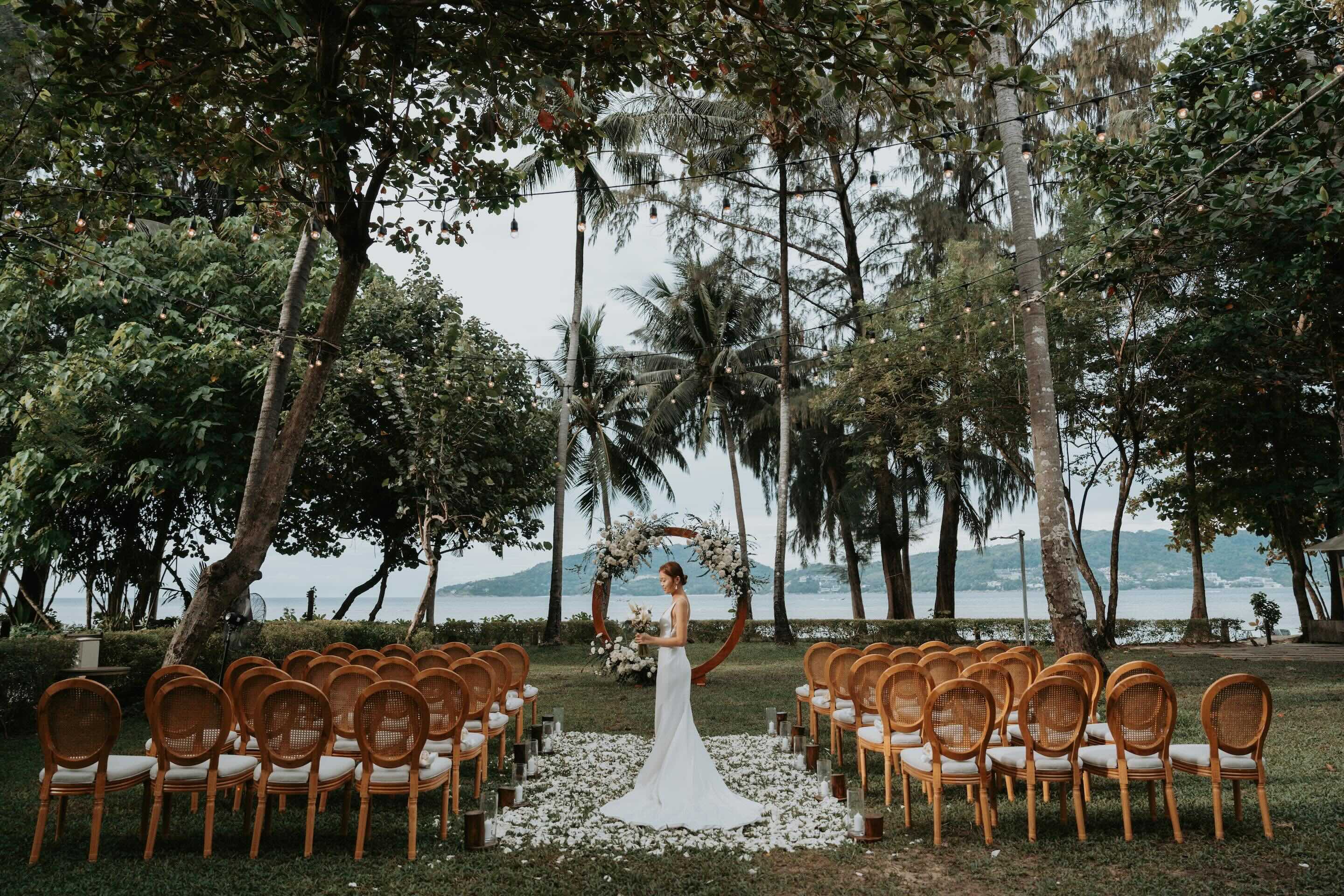 Emotional wedding moments of Cathy and Yiuman at Rosewood Phuket captured by Vasana Studio