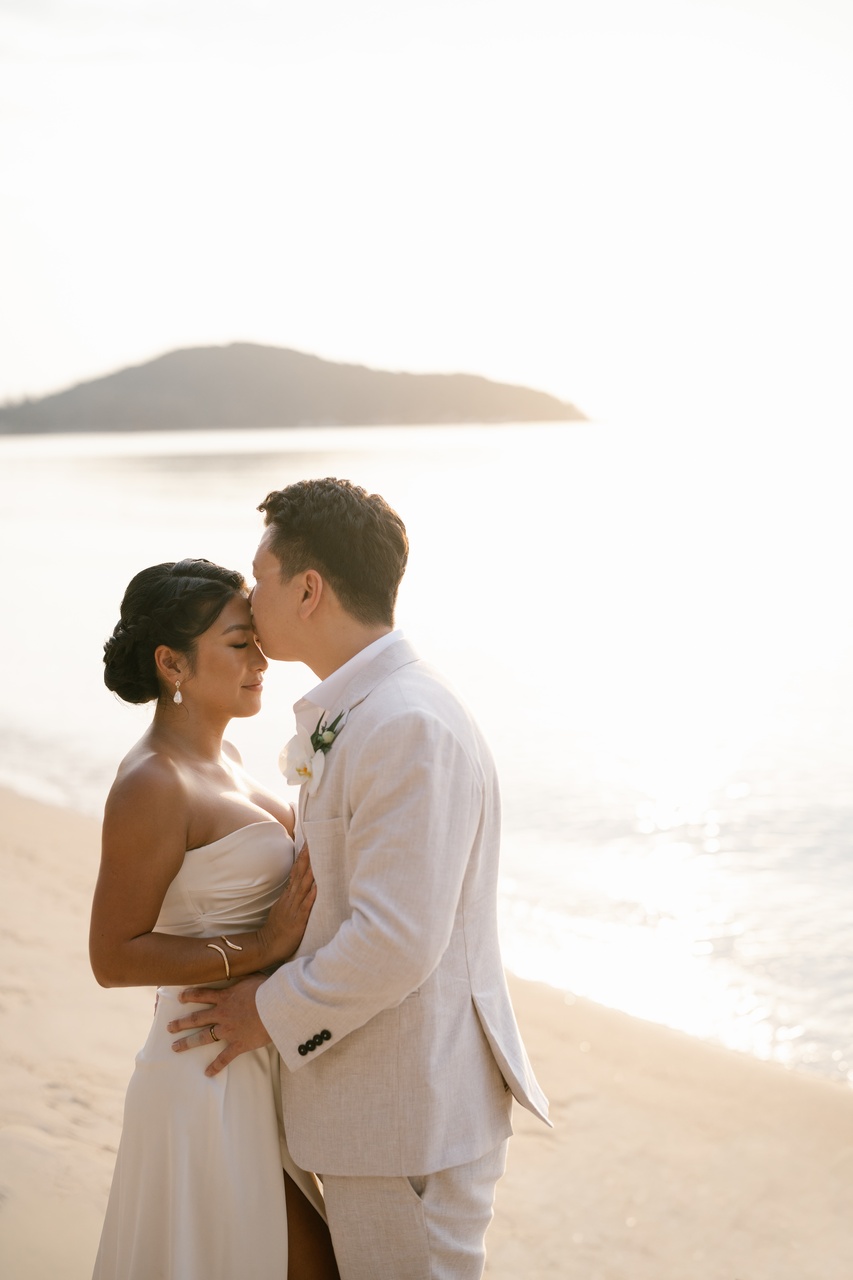 Sarah and David wedding at Ban Suriya Koh Samui Thailand luxury beachfront wedding photography