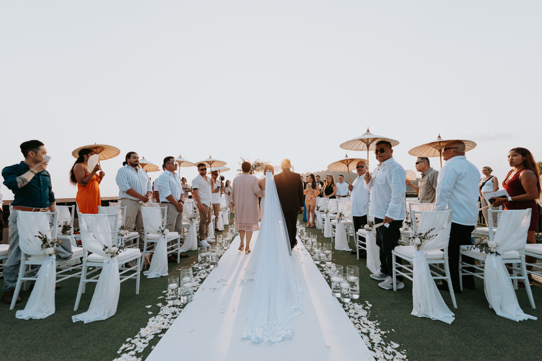 Phuket wedding at Avista Hideaway - wedding photography by Vasana Studio | 11_2