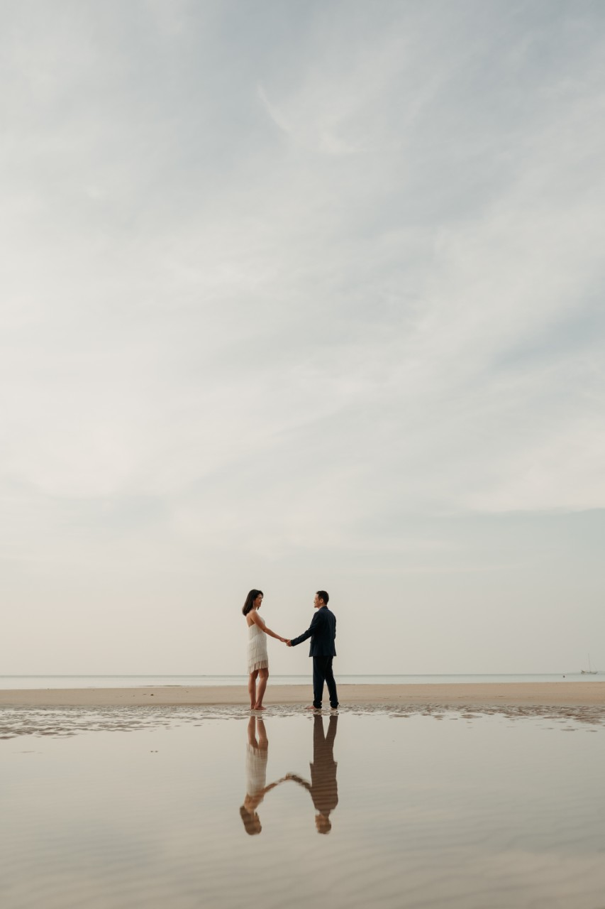 Phuket wedding at Naiyang Beach - wedding photography by Vasana Studio | 2_2