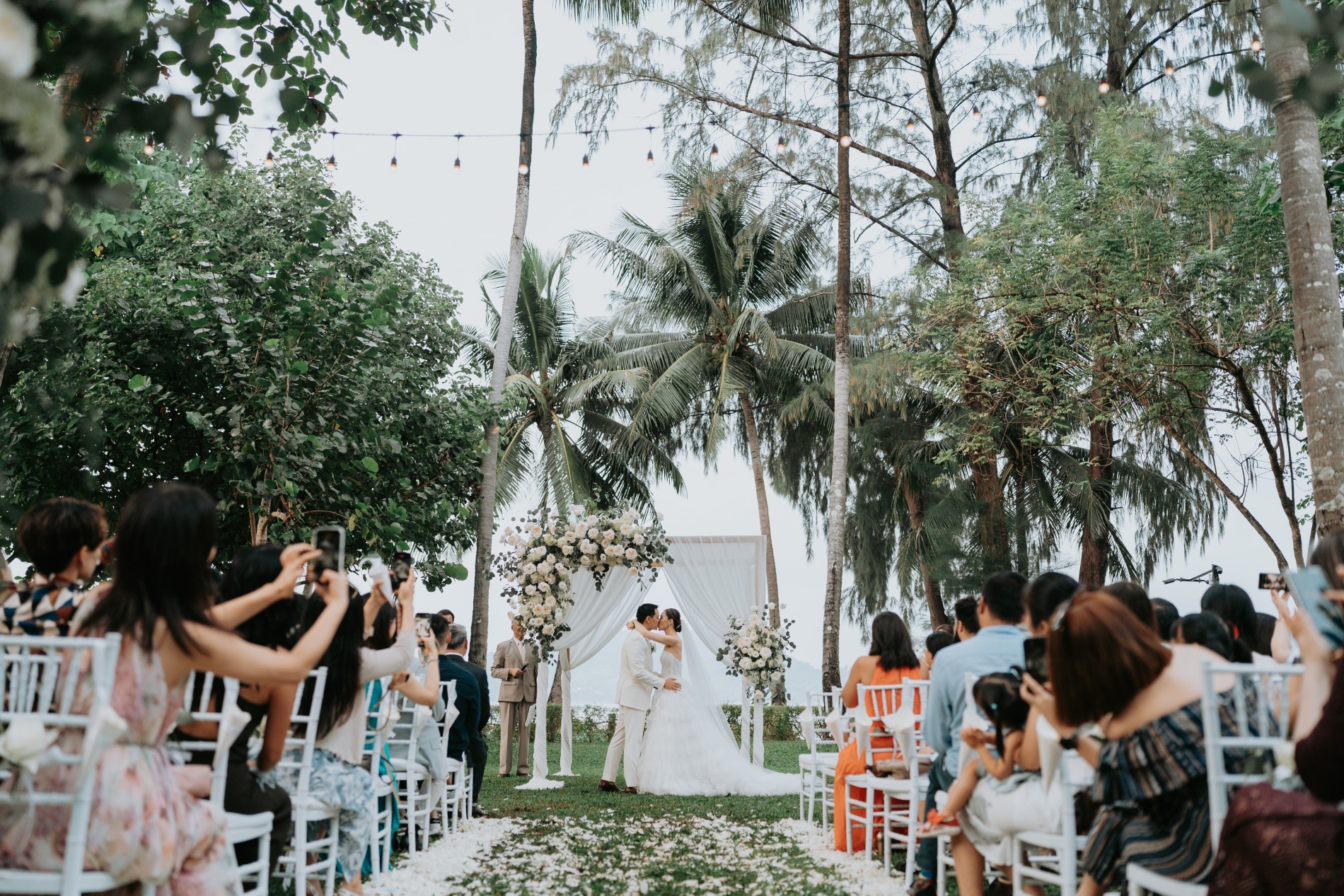 Phuket wedding at Rosewood - wedding photography by Vasana Studio | 85_2