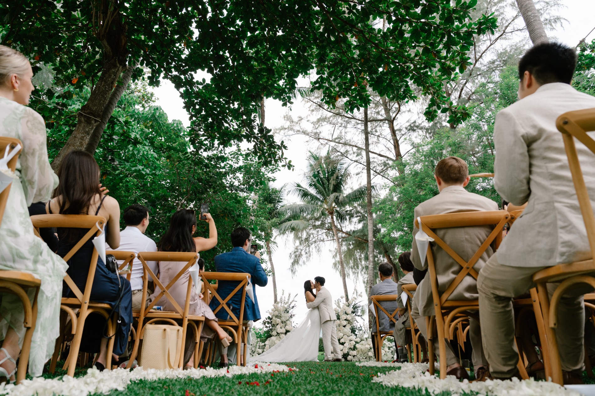 Phuket wedding at Rosewood - wedding photography by Vasana Studio | 37_2