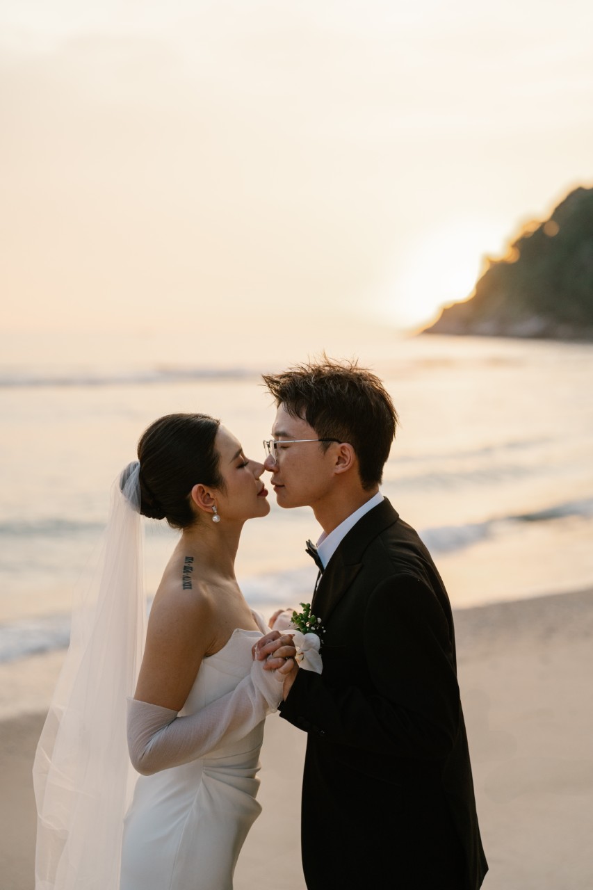 Luo Miyue and Zeng Xiaocong wedding at The Naka Phuket luxury resort wedding photography